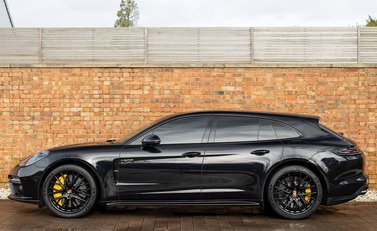Porsche Panamera Turbo S E-Hybrid Sport Turismo 2