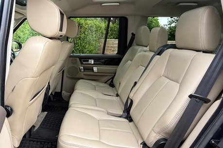 Land Rover Discovery 3.0 SD V6 HSE Luxury SUV 5dr Diesel Auto 4WD Euro 6 (s/s) (256 bhp) 4