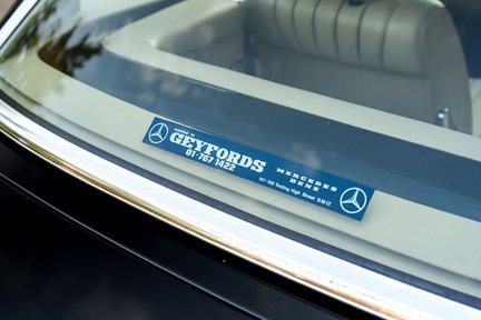 Mercedes-Benz SL Series 380 SL 27