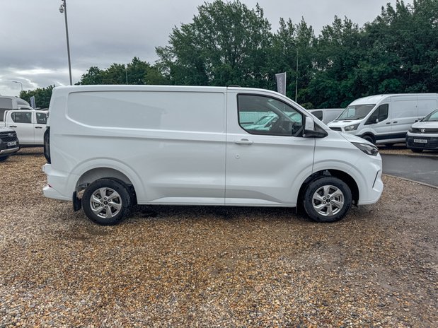 Ford Transit Custom SWB L1H1 [SOLD CR] Low Roof Limited 280 Air Con Alloys Sensors Cam EURO 6 5