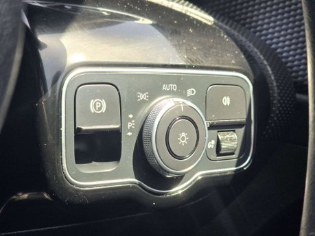Mercedes-Benz A Class 1.5 A180d Sport (Premium) Hatchback 5dr Diesel 7G-DCT Euro 6 (s/s) (116 ps) 29