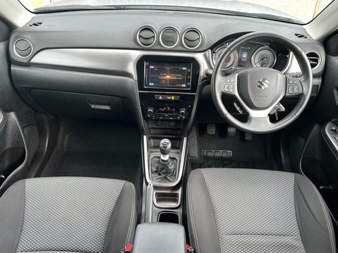 Suzuki Vitara SZ-T BOOSTERJET MHEV 10