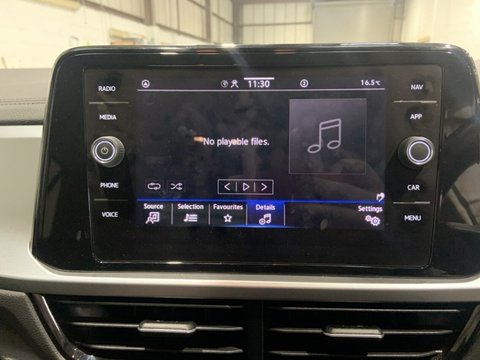 Volkswagen T-Roc LIFE TSI DSG 27