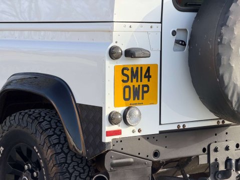 Land Rover Defender 2.2 Defender 90 Hard Top TD 4WD 5dr 40