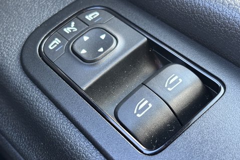 Mercedes-Benz Sprinter 319 Cdi 7g-Tronic L2 H1 4x4 Panel Van - Air Con / Sat Nav / Rear Camera 42