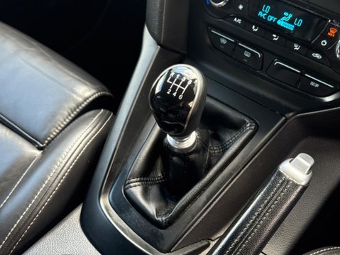 Ford Focus 2.0T EcoBoost ST-3 Euro 5 (s/s) 5dr 32