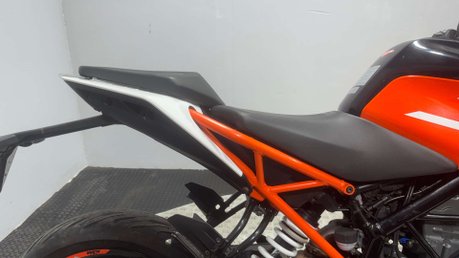 KTM Duke 2020 ONLY 10K RUNNING PROJECT BIKE SPARES OR REPAIR 125CC 23