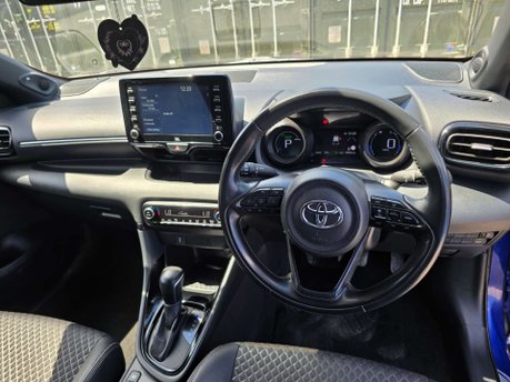 Toyota Yaris 1.5 VVT-h Dynamic Hatchback 5dr Petrol Hybrid E-CVT Euro 6 (s/s) (116 ps) 43