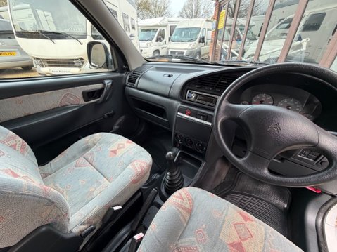 Romahome Duo OUTLOOK R20 HI MODEL 2 BERTH CAMPER VAN 9