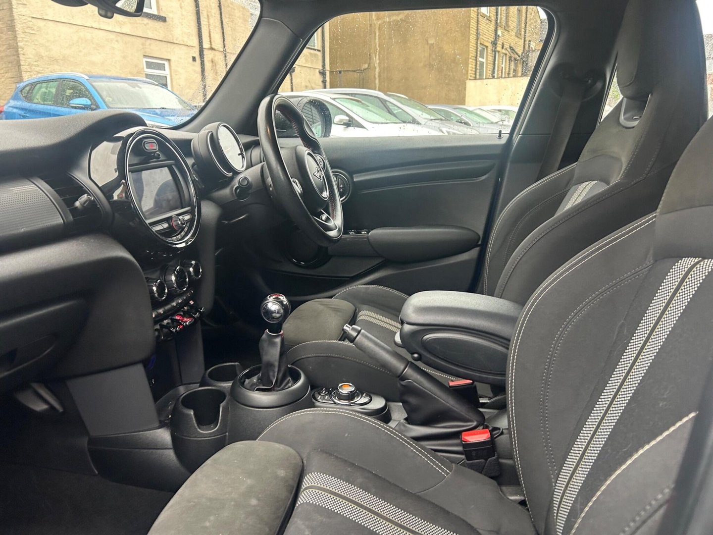 2019 MINI Hatch — image 10