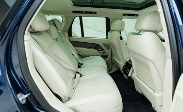 Land Rover Range Rover D350 Autobiography 14
