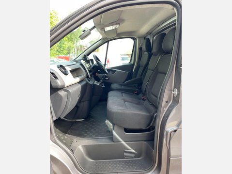 Renault Trafic 1.6 dCi 27 Sport Nav Panel Van 5dr Diesel Manual SWB Standard Roof Euro 6 ( 32