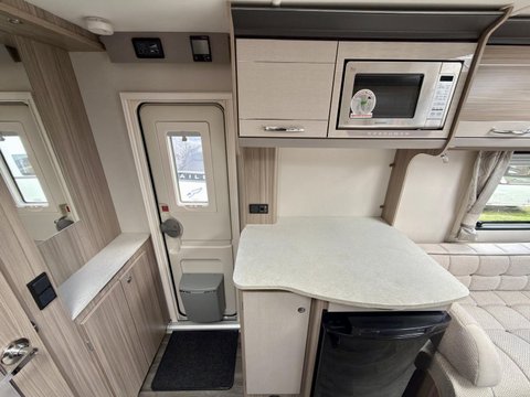 Coachman Pastiche 460 18