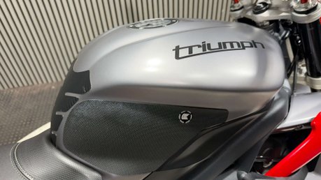 Triumph Street Triple R 2013 ONLY 21K QUICK SHIFTER, LOADS OF EXTRAS, LONG MOT 23