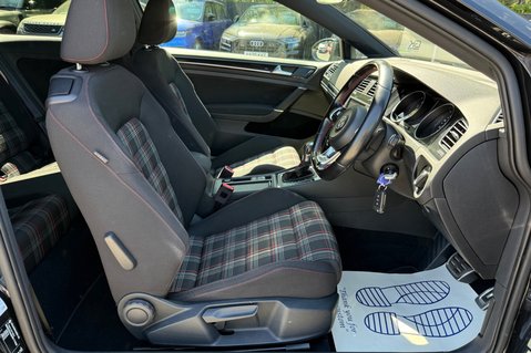 Volkswagen Golf GTI LAUNCH DSG - APPLE CAR PLAY - 2 OWNERS - 9 SERVICES RECORDED 15