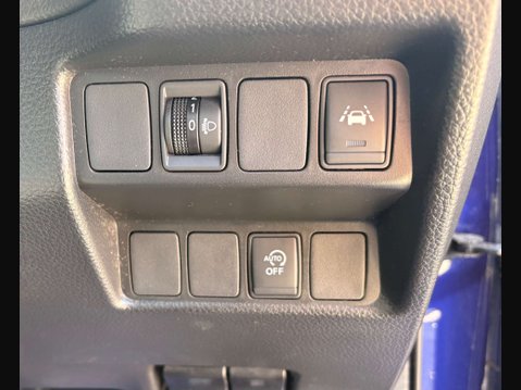 Nissan Qashqai 1.3 Qashqai N-Connecta DiG-T 5dr 61