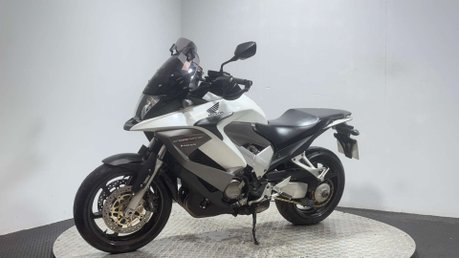 Honda VFR 2011 ONLY 22K NEW MOT SERVICED TOP BOX TOURER 800CC 5