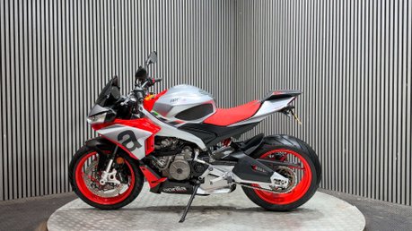 Aprilia Tuono 660 2021 ONLY 11K STUNNING BIKE NEW TYRES MID WEIGHT NAKED 8