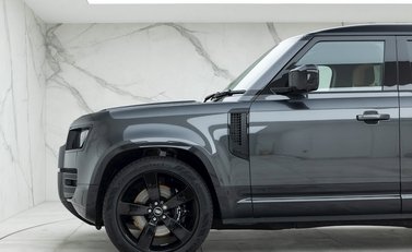 Land Rover Defender 110 V8 25