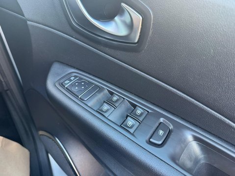 Renault Captur 0.9 TCe ENERGY Iconic Euro 6 (s/s) 5dr 21