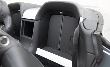 Aston Martin V12 Vantage S ROADSTER 36