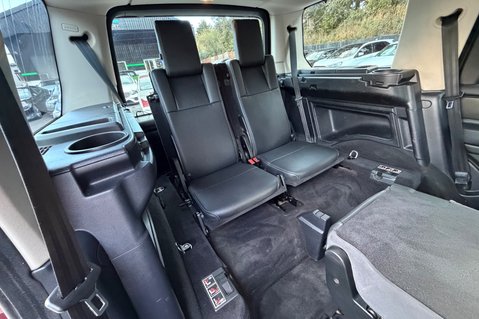 Land Rover Discovery SDV6 SE TECH - 11 SERVICES RECORDED INC CAMBELT CHANGE 43