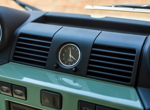 Land Rover Defender 110 Heritage Station Wagon 19