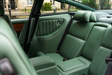 Aston Martin V8 Vantage V600 Le Mans 44