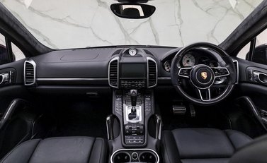 Porsche Cayenne Turbo S 17