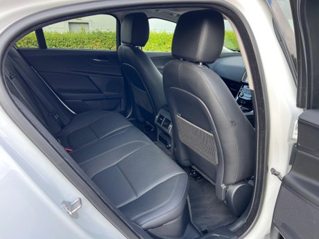 Jaguar XE 2.0i Portfolio Auto AWD Euro 6 (s/s) 4dr 36