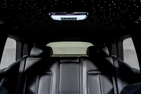 Rolls-Royce Cullinan V12. DYNAMIC PACKAGE. ACTIVE CRUISE. SHOOTING STAR HEADLINER. HUD 35
