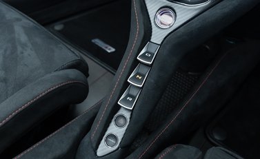 McLaren 765LT Spider 31