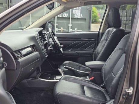 Mitsubishi Outlander 2.0h 12kWh GX4h SUV 5dr Petrol Plug-in Hybrid CVT 4WD Euro 6 (s/s) (200 ps) 33