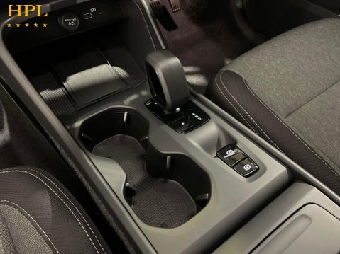 Volvo XC40 2.0 B3 MHEV Core SUV 5dr Petrol Hybrid DCT Auto Euro 6 (s/s) (163 ps) 17