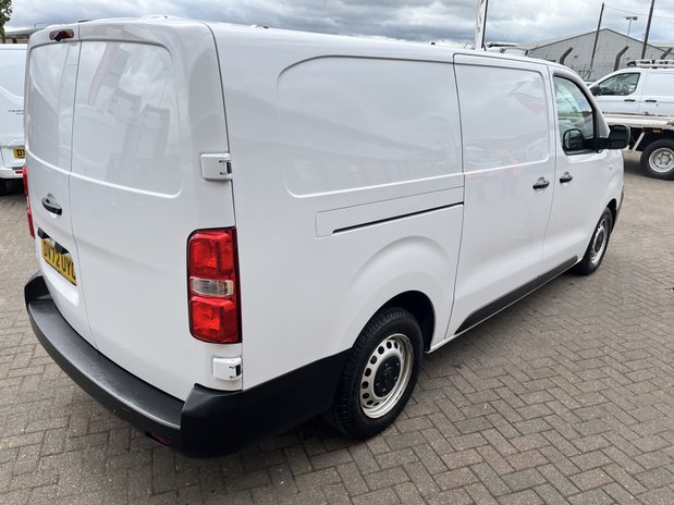 Vauxhall Vivaro VIVARO L2 DIESEL 2900 1.5d 100PS Dynamic H1 Van 7