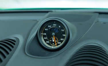 Porsche Cayman GT4 (718) 21