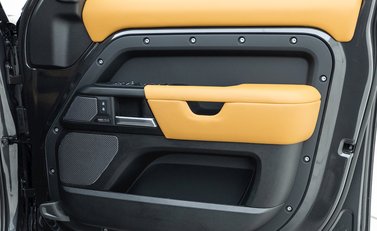 Land Rover Defender 110 V8 20