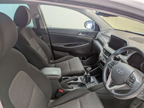 Hyundai TUCSON 1.6 Tucson SE Nav GDi 2WD 5dr 28