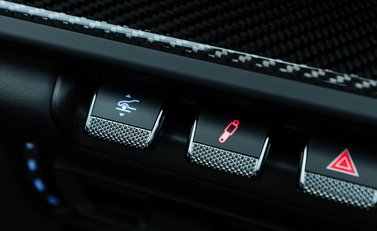 Porsche 911 GT3 TOURING (992) 22