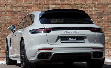 Porsche Panamera Turbo Sport Turismo 3