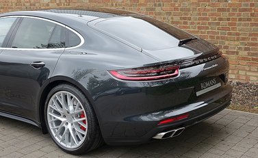 Porsche Panamera Turbo 22