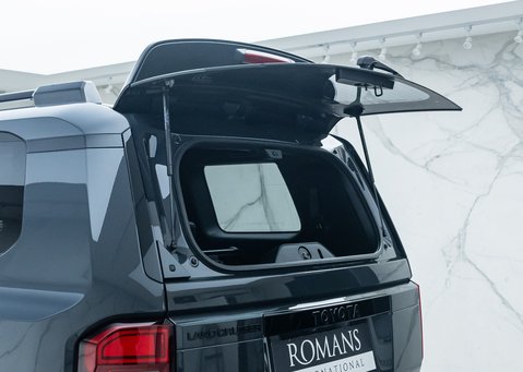 Toyota Land Cruiser Invincible 