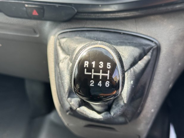Ford Transit Custom SWB L1H1 Low Roof Leader 300 Sensors EURO 6 32