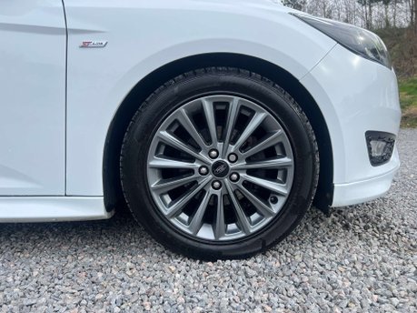 Ford Focus 1.0 Focus ST-Line 5dr 9