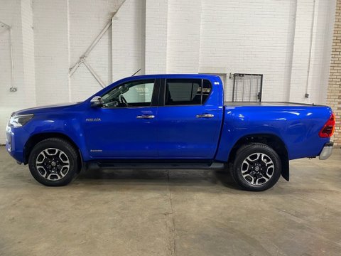 Toyota Hilux INVINCIBLE 4WD D-4D DCB 10
