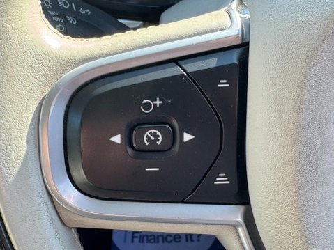 Volvo XC60 2.0 D4 Momentum Auto AWD Euro 6 (s/s) 5dr 32