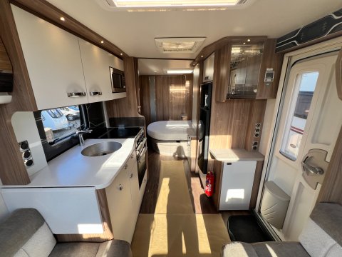 Swift Elegance 645 19