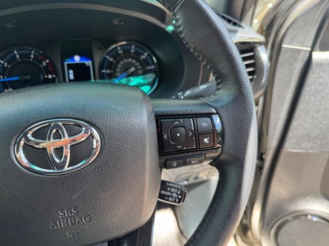 Toyota Hilux INVINCIBLE X 4WD D-4D DCB 21