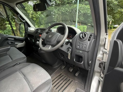 Renault Master 17 seater minibus 32