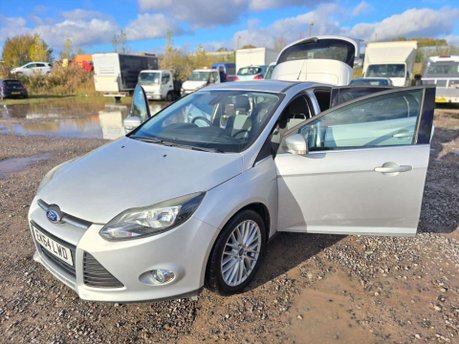 Ford Focus 1.6 Zetec Navigator Hatchback 5dr Petrol Powershift Euro 5 (125 ps) 10